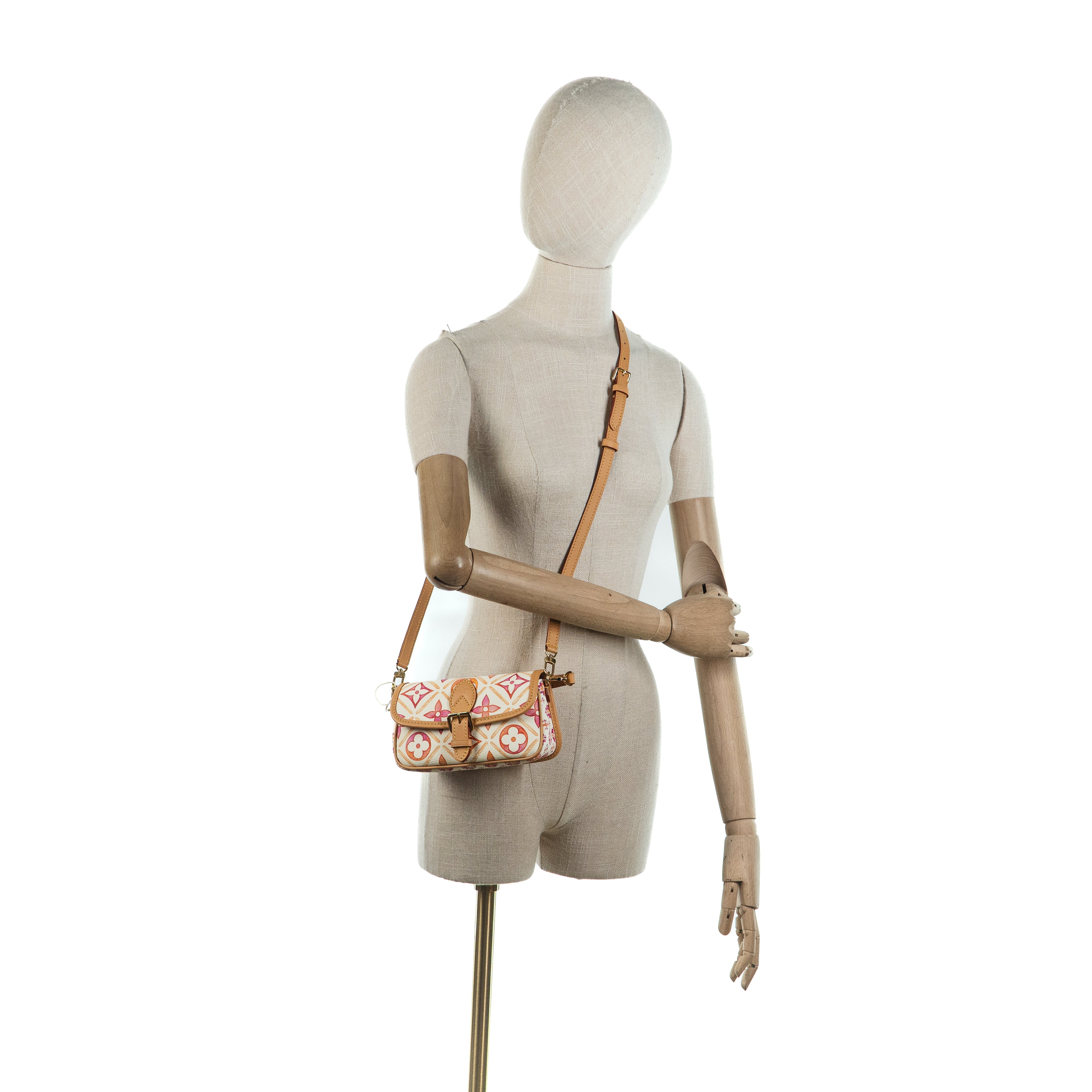 Nano Diane By The Pool