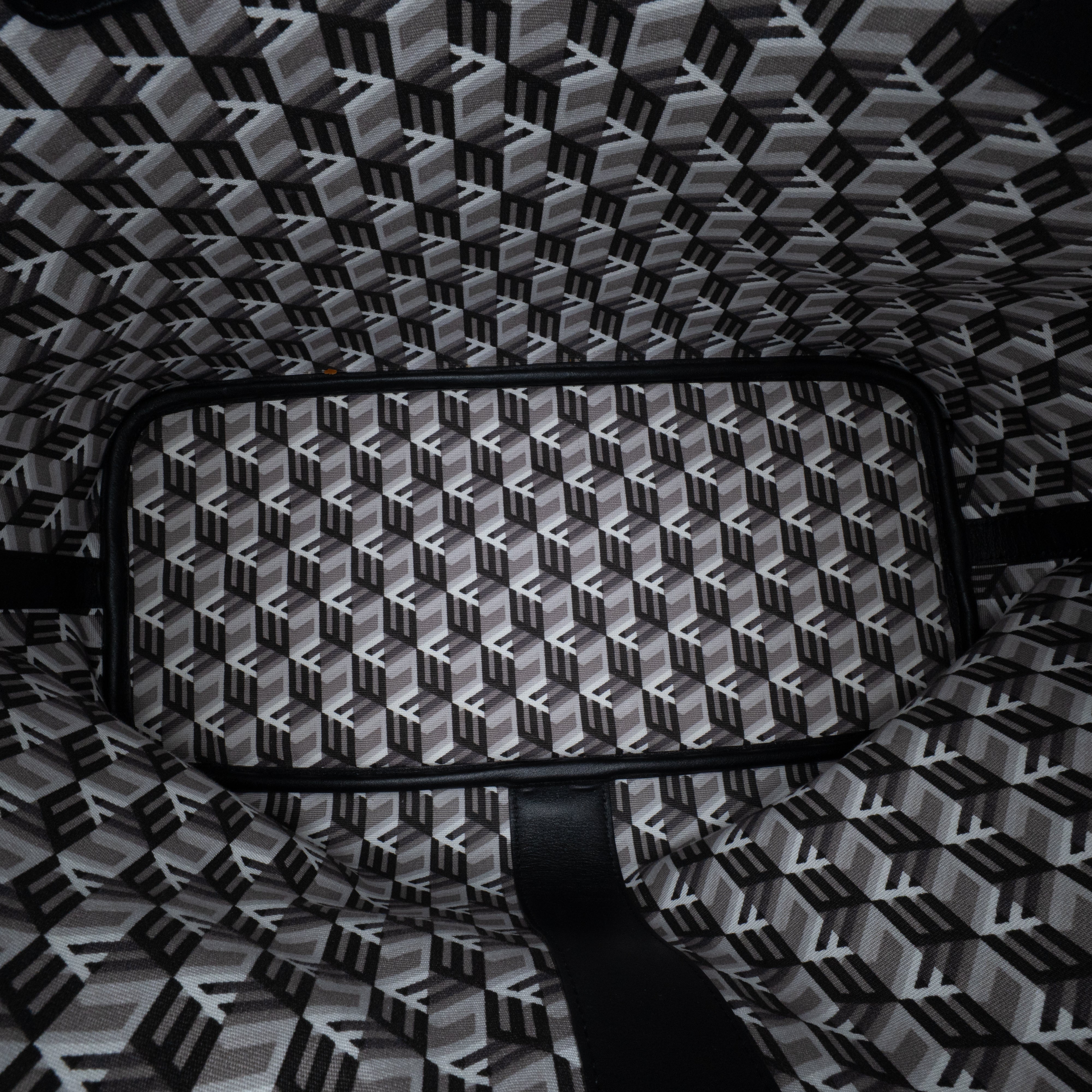 Reversible shopper