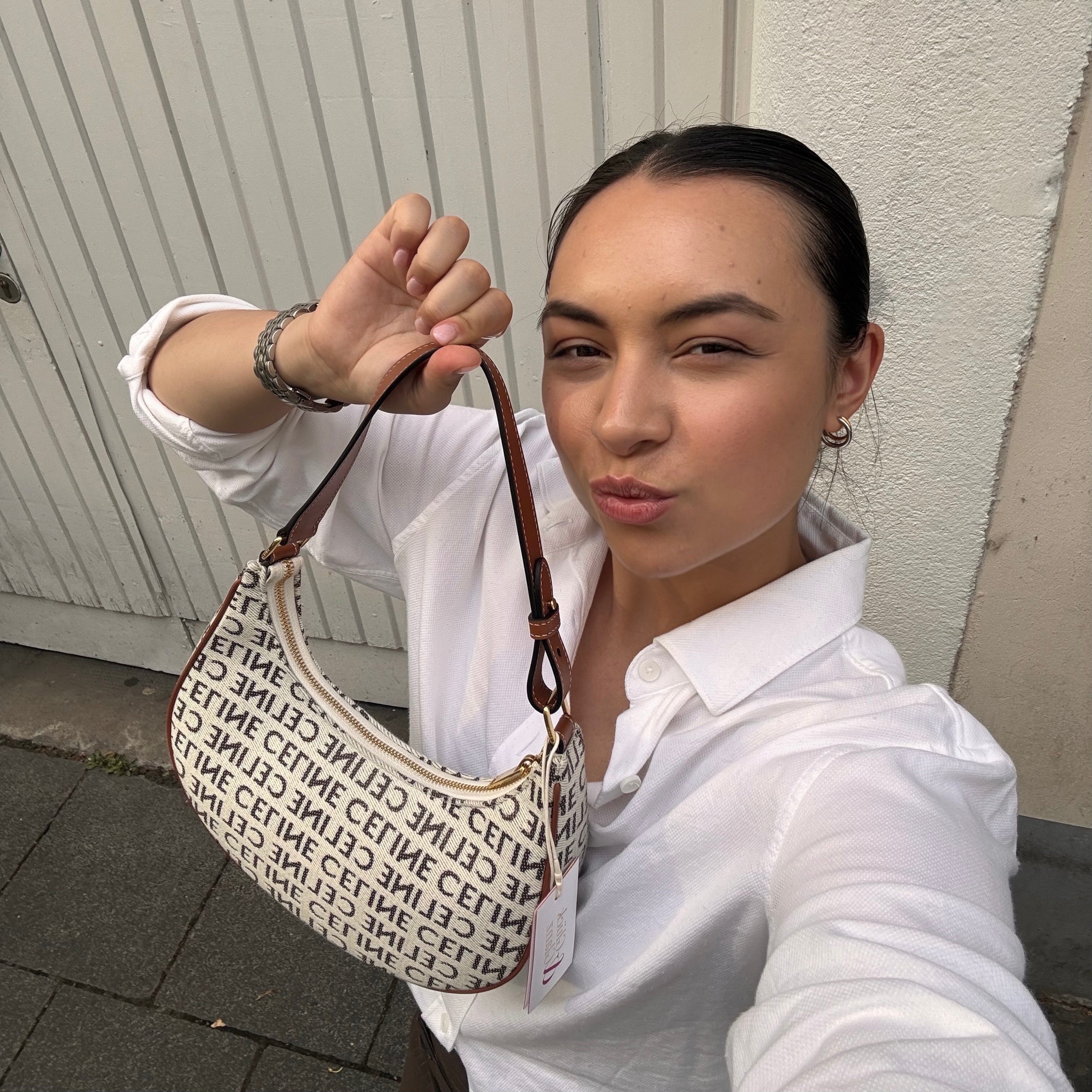 Ava