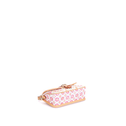 Nano Diane By The Pool