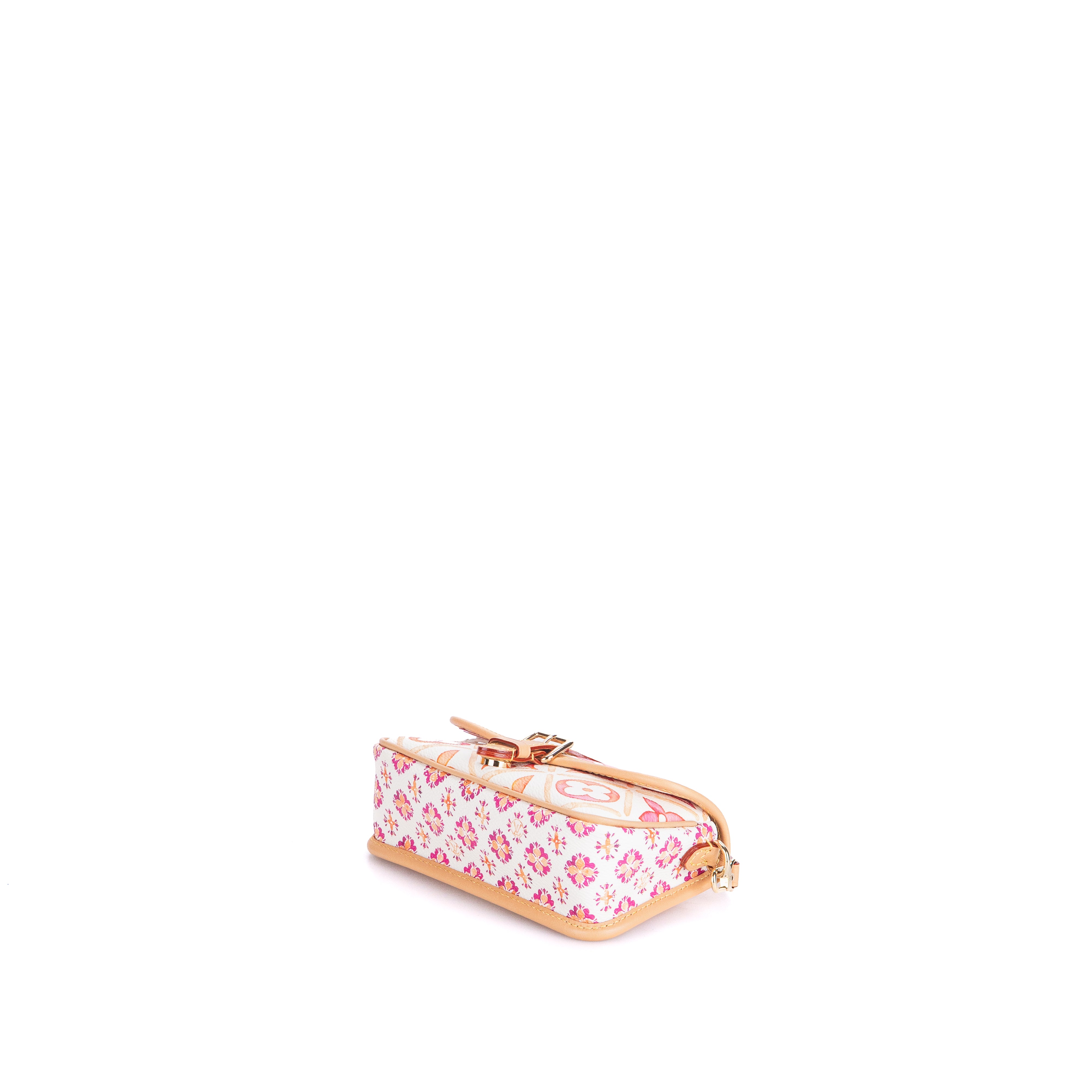 Nano Diane By The Pool