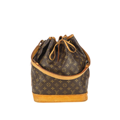 Eine Second-Hand-Louis-Vuitton-Tasche mit Löchern