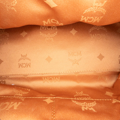 Bag with rivets