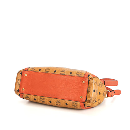 Bag with rivets