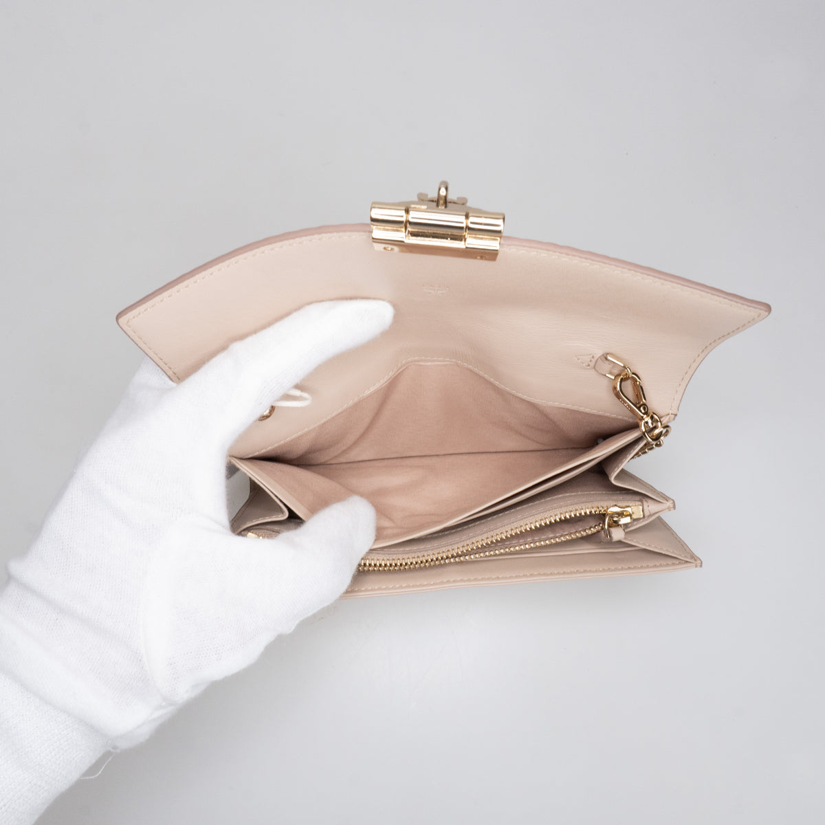 Patricia Crossbody Wallet
