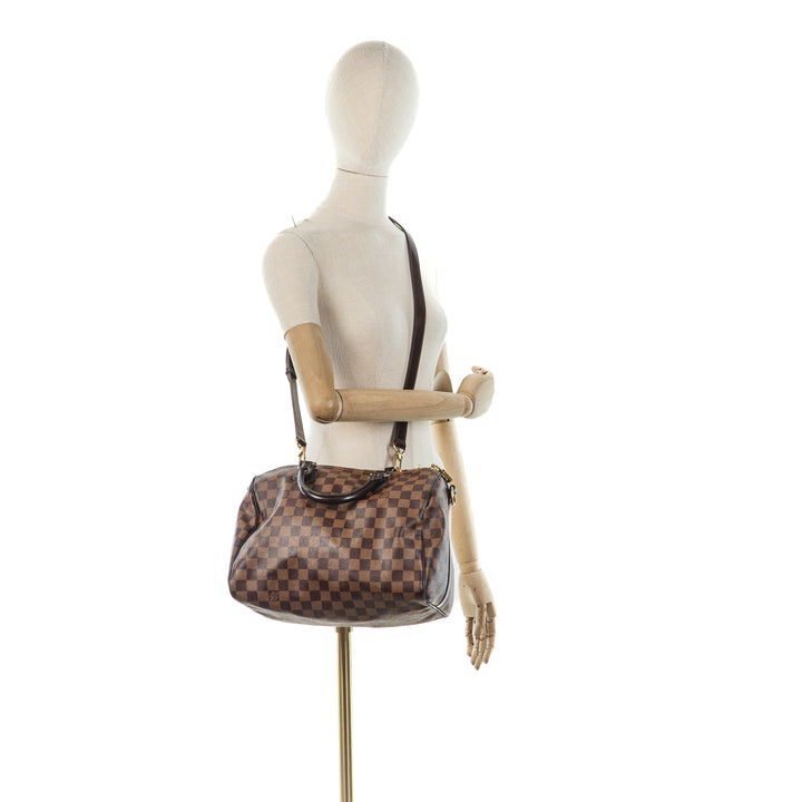 Wide, adjustable shoulder strap (brown)